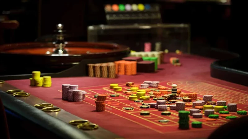 playing roulette with small bets